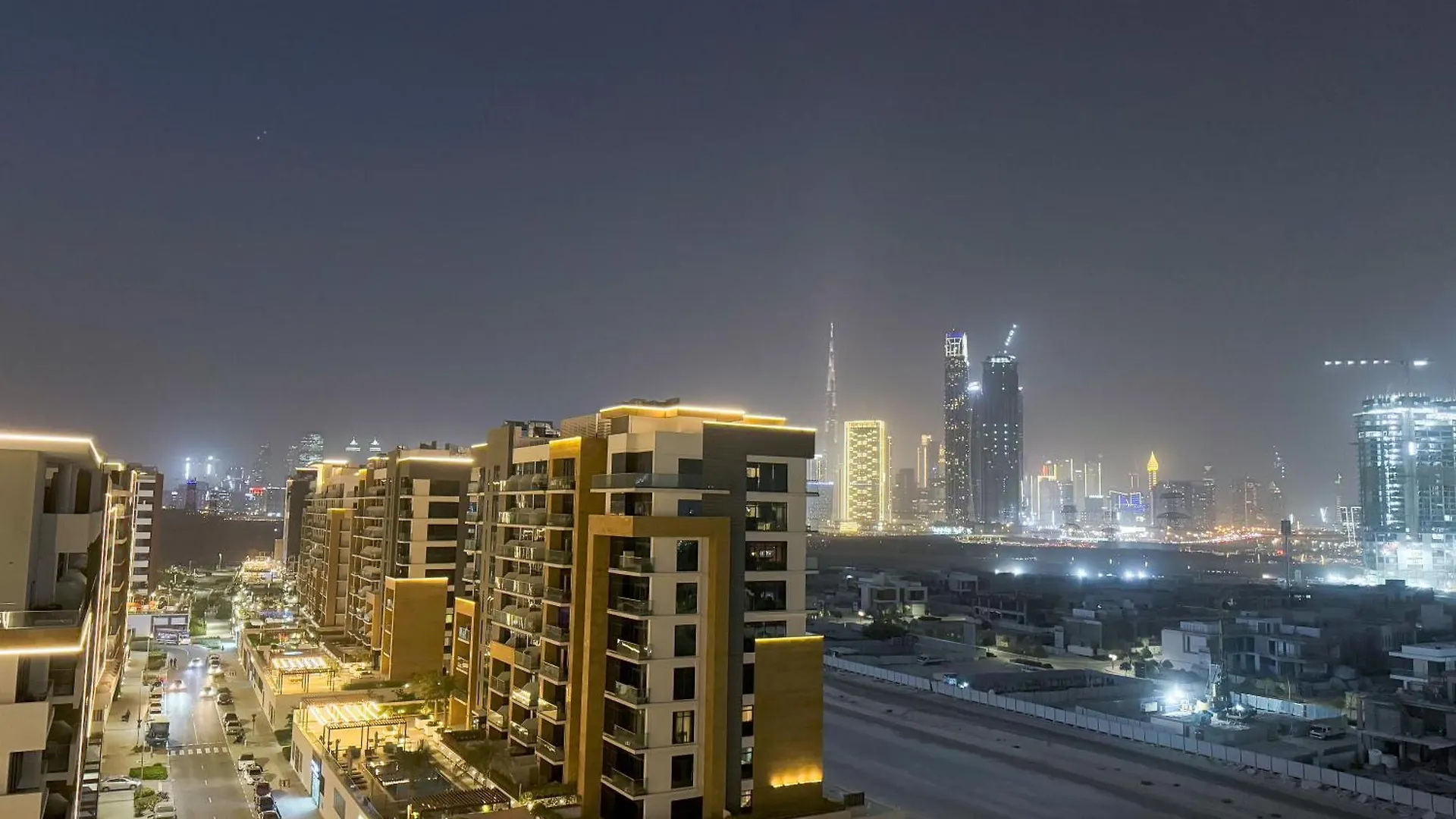 Stylish 3Br Apartment With Burj Khalifa & Pool Views Dubai Emirati Arabi Uniti