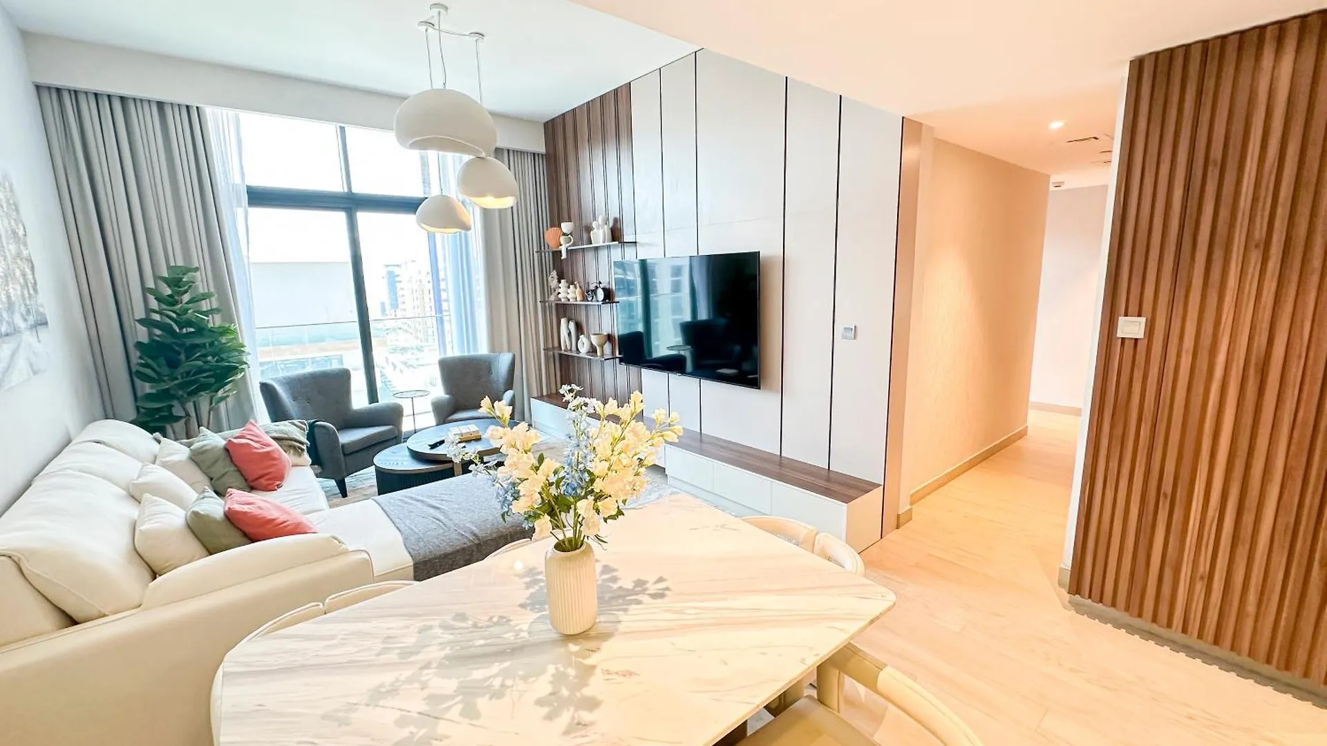 Stylish 3Br Apartment With Burj Khalifa & Pool Views Dubai Emirati Arabi Uniti