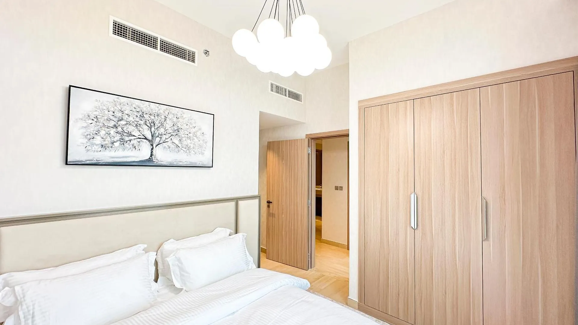 Stylish 3Br Apartment With Burj Khalifa & Pool Views Dubai